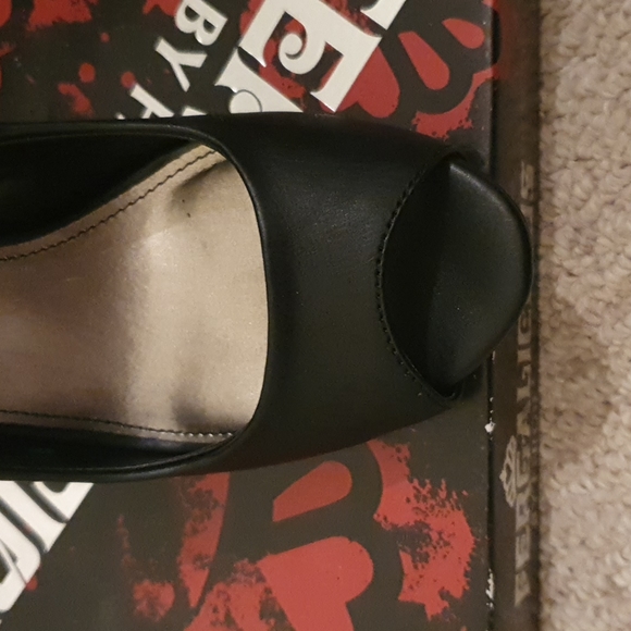 Fergalicious Grudge peep toe pumps size 8 - Picture 7 of 9